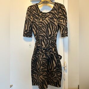 Annie 50 dress, size M, black and gold-brown print